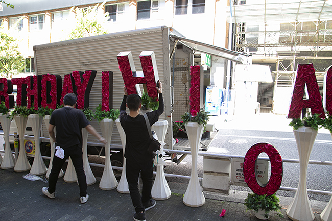 歌舞伎町をはじめ、全国のシャンパンタワー制作を手掛けるイベント会社『ゴッサム』へ密着取材！ 広報担当長根さんへのインタビュー！【動画あり】